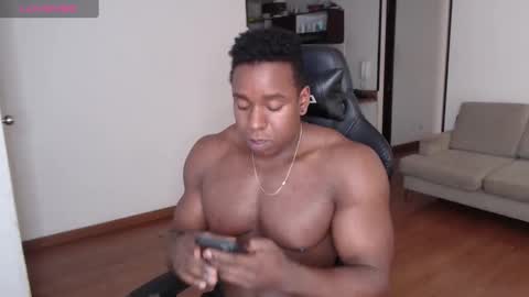 Snapshot of rogger_physique chatting on March 2025 04:53:01 PM Rogger online show from March 2025 04:53:01 PM