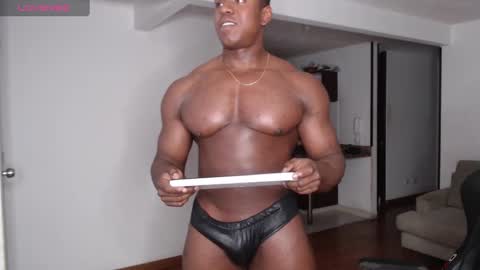 Snapshot of rogger_physique chatting on March 2025 10:59:01 PM Rogger online show from March 2025 10:59:01 PM