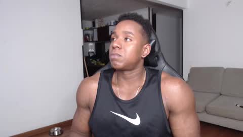 Snapshot of rogger_physique chatting on March 2025 11:48:01 PM Rogger online show from March 2025 11:48:01 PM