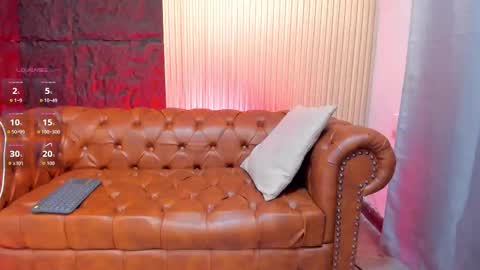 Snapshot of rogger_physique chatting on October 2025 09:24:01 PM Rogger online show from October 2025 09:24:01 PM