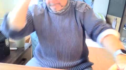 rolandloser1000 online show from January 2025 12:48:01 PM