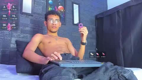 Snapshot of romancartier_ chatting on September 2025 06:24:02 AM Roman Cartier online show from September 2025 06:24:02 AM