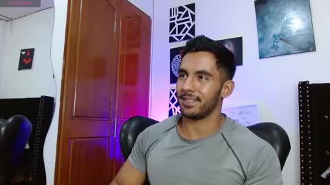 Roman online show from October 2025 07:55:01 PM