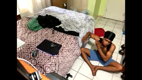 Snapshot of romeotyn chatting on February 2025 06:41:01 PM romeotyn online show from February 2025 06:41:01 PM