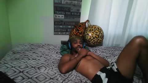 Snapshot of romeotyn chatting on September 2025 02:29:02 PM romeotyn online show from September 2025 02:29:02 PM