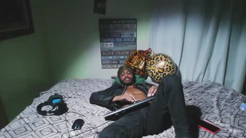 Snapshot of romeotyn chatting on October 2025 06:41:02 AM romeotyn online show from October 2025 06:41:02 AM