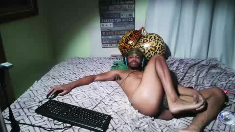 Snapshot of romeotyn chatting on October 2025 05:28:02 AM romeotyn online show from October 2025 05:28:02 AM