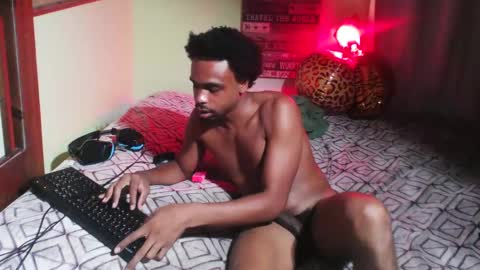 Snapshot of romeotyn chatting on October 2025 06:24:01 AM romeotyn online show from October 2025 06:24:01 AM