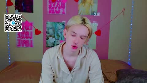 Snapshot of ron_vilss chatting on February 2026 04:32:01 AM Ron online show from February 2026 04:32:01 AM