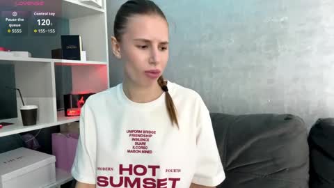 Ketlyn  is here now  help me get 50 thumbs up pls  online show from April 2026 03:35:01 PM