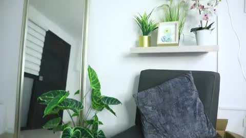 Snapshot of ronieeplay chatting on December 2025 01:55:02 AM Roni online show from December 2025 01:55:02 AM