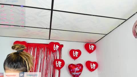 Snapshot of rooxxyy_ chatting on February 2025 12:16:01 AM online show from February 2025 12:16:01 AM