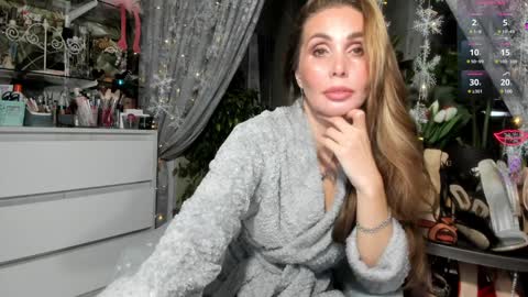 Snapshot of rora_ chatting on January 2025 10:39:01 PM Aurora online show from January 2025 10:39:01 PM