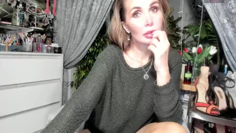 Snapshot of rora_ chatting on February 2025 10:40:02 PM Aurora online show from February 2025 10:40:02 PM