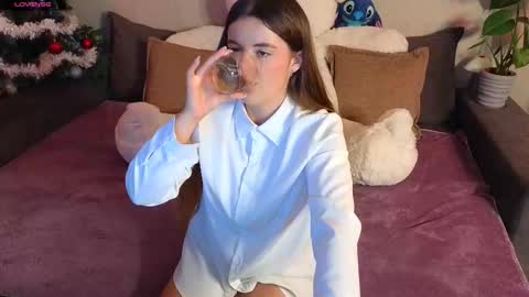 roraline_lov online show from December 2025 07:53:02 PM