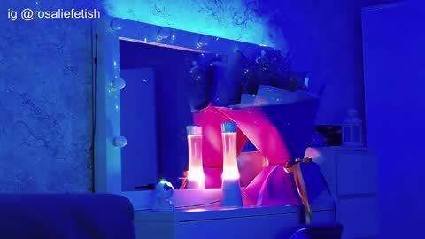 Snapshot of rosaliefetish chatting on December 2024 04:27:02 PM Rosalie online show from December 2024 04:27:02 PM