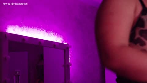 Snapshot of rosaliefetish chatting on January 2025 01:53:01 PM Rosalie online show from January 2025 01:53:01 PM