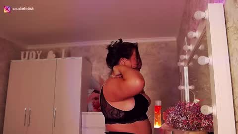 Snapshot of rosaliefetish chatting on December 2025 01:10:01 AM Rosalie online show from December 2025 01:10:01 AM