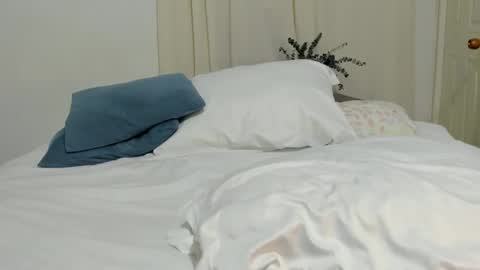 Rosalia online show from February 2025 09:35:02 PM