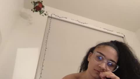 Snapshot of rosalinatoosexy chatting on February 2025 08:29:01 AM Rosalina online show from February 2025 08:29:01 AM