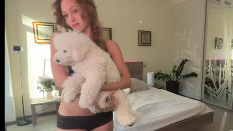Roselyn  online show from May 2026 03:39:01 PM