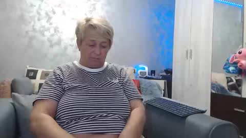 Lovepinklilly online show from November 2025 06:08:02 PM