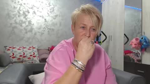 Lovepinklilly online show from April 2026 04:15:02 PM