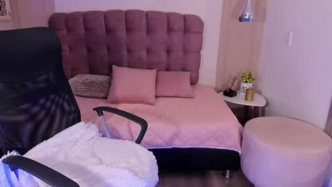 Snapshot of rosetaylorla chatting on April 2026 02:25:01 PM Rose Taylor online show from April 2026 02:25:01 PM