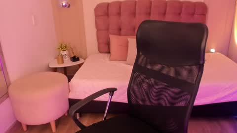 Snapshot of rosetaylorla chatting on May 2026 12:35:01 PM Rose Taylor online show from May 2026 12:35:01 PM