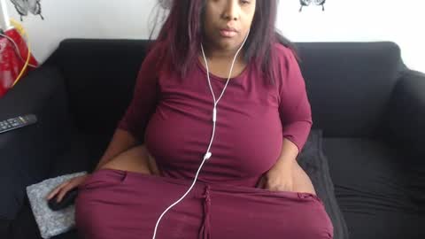 LAURA online show from November 2025 09:26:01 PM