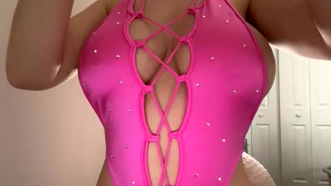 Snapshot of roseyla1 chatting on February 2026 07:00:02 PM roseyla1 online show from February 2026 07:00:02 PM