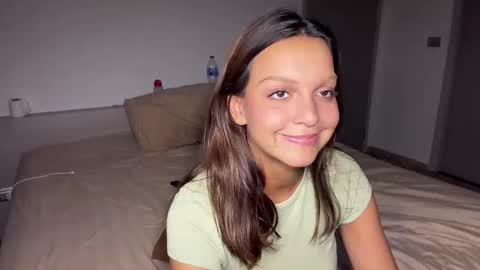 Roshelle online show from March 2026 12:00:01 PM