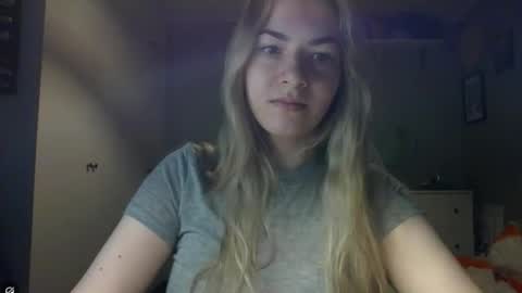 Snapshot of rosie_june chatting on December 2025 07:50:02 AM Rosie online show from December 2025 07:50:02 AM