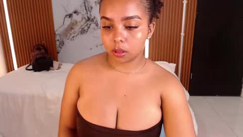 Rossi Hill online show from October 2025 08:49:02 PM