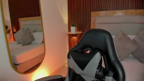 rossie_lanie_ online show from May 2026 07:32:02 PM