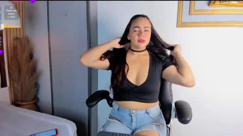 Snapshot of rossiejones chatting on December 2025 12:32:01 PM Rossie online show from December 2025 12:32:01 PM