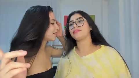 Snapshot of rous_and_sweet chatting on October 2025 04:21:01 AM Rous and Sweet online show from October 2025 04:21:01 AM