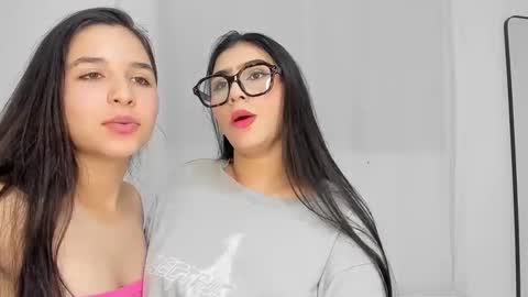 Snapshot of rous_and_sweet chatting on October 2025 04:04:02 AM Rous and Sweet online show from October 2025 04:04:02 AM