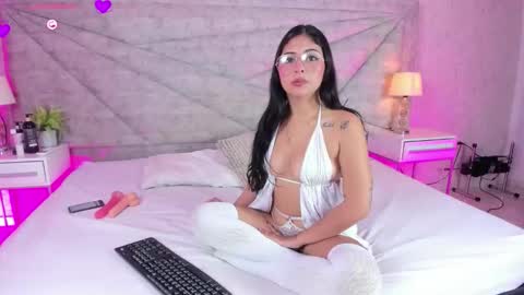 Snapshot of rouse_sweet_ chatting on February 2026 09:41:01 PM ROUSE online show from February 2026 09:41:01 PM