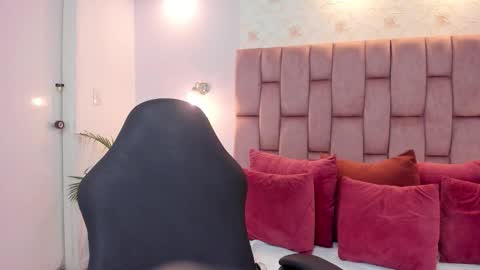 Snapshot of rousse_stonss chatting on March 2026 12:00:01 PM Rousse Stonss online show from March 2026 12:00:01 PM