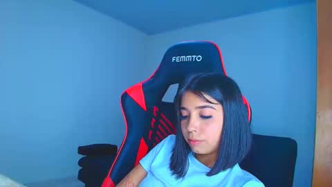 rousse_violet online show from November 2025 11:48:01 PM