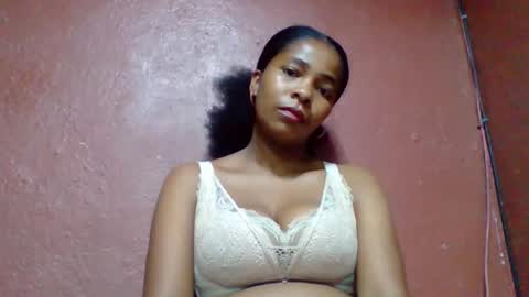 Snapshot of rovaelyah chatting on October 2025 03:18:02 AM rovaelyah online show from October 2025 03:18:02 AM