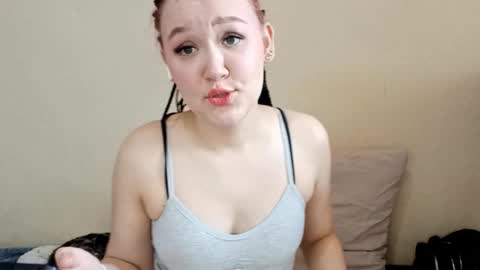 Snapshot of rowenapeavy chatting on February 2026 08:13:01 AM Amelia online show from February 2026 08:13:01 AM