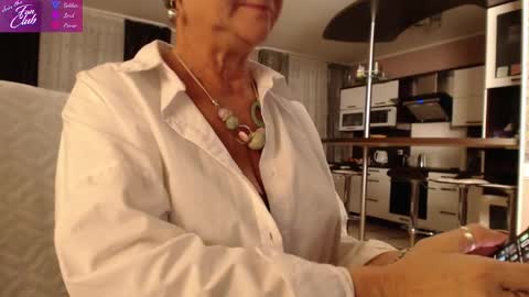 Snapshot of roxana_brooks chatting on December 2024 02:26:02 PM Roxana online show from December 2024 02:26:02 PM