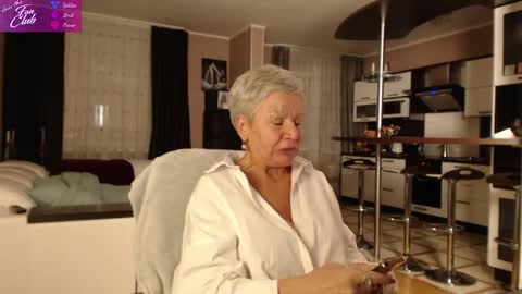 Snapshot of roxana_brooks chatting on December 2024 07:10:01 PM Roxana online show from December 2024 07:10:01 PM