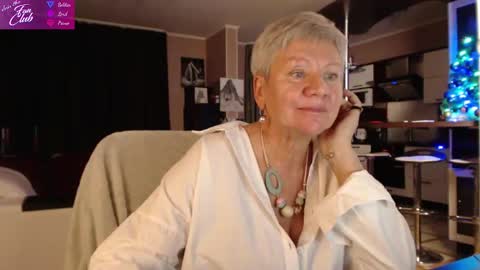 Snapshot of roxana_brooks chatting on December 2024 02:06:02 PM Roxana online show from December 2024 02:06:02 PM