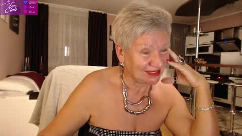 Snapshot of roxana_brooks chatting on December 2024 06:10:01 PM Roxana online show from December 2024 06:10:01 PM