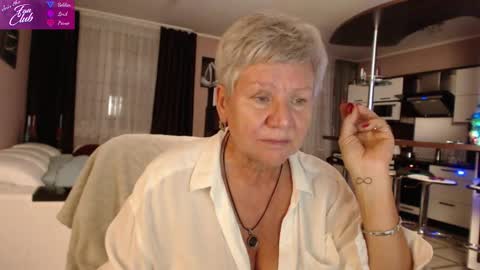 Snapshot of roxana_brooks chatting on December 2024 06:29:01 PM Roxana online show from December 2024 06:29:01 PM