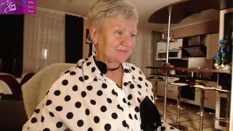 Snapshot of roxana_brooks chatting on December 2024 04:40:02 PM Roxana online show from December 2024 04:40:02 PM