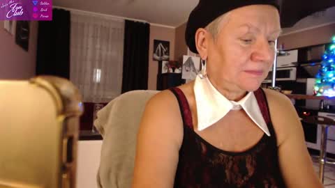 Snapshot of roxana_brooks chatting on December 2024 05:02:01 PM Roxana online show from December 2024 05:02:01 PM